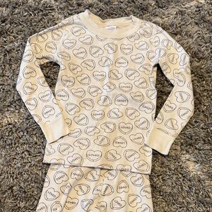 Hanna Andersson Heart Print Pajama Set, size 4